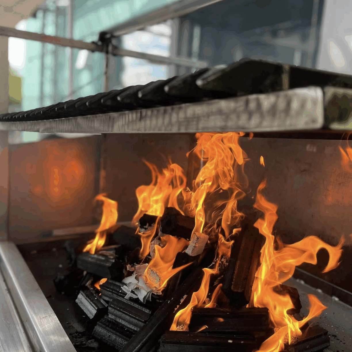 Steakhaus Monte Grande – Grillflamme beim Steakgrillen